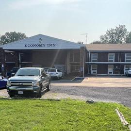 Economy Inn，位于坎卡基的酒店