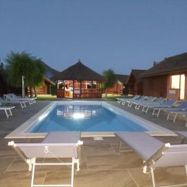 La Tavi casute tip camping，位于穆里吉奥尔的酒店