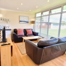 170 Broadside Holiday Chalet near Broads & Beaches，位于斯塔勒姆的酒店