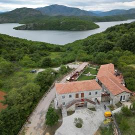 Bujtina Rragam,位于Rragam的酒店