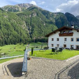 Ferienhof - agritur Mairulrichhof，位于马尔泰洛的酒店