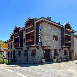 Apartamentos Lausan，位于加文的酒店