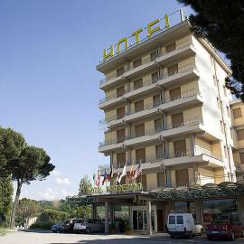 Hotel Barberino，位于巴贝里诺·迪·穆杰罗的酒店