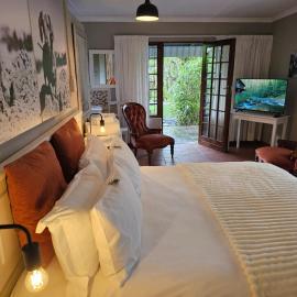 Pet-Friendly Courtyard Suite Tsitsikamma Gardens，位于Sanddrif的酒店