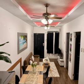 Santa Cosy Villa suite-B Fast Wi-Fi, Netflix Included Split system Air-con & Hot Shower Close to Enchanted Kingdom，位于圣罗莎的酒店