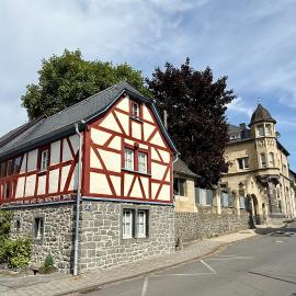 Fachwerkhaus Rosengärtchen by Vulkaneifel-Chalets，位于Kottenheim的酒店