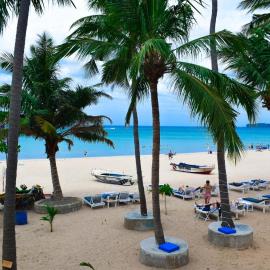 Golden Beach Cottages，位于亭可马里的酒店