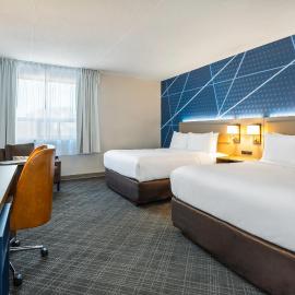 Comfort Inn & Suites Barrie - Highway 400，位于巴里的酒店