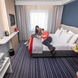 Holiday Inn Express Geneva Airport by IHG，位于日内瓦的酒店