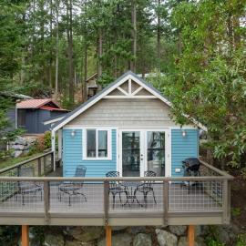 WaterView,Impeccable Studio Cottage, Walk to Town，位于伊斯特海湾的酒店