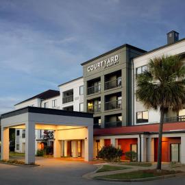 Courtyard by Marriott North Charleston Airport Coliseum，位于查尔斯顿的酒店