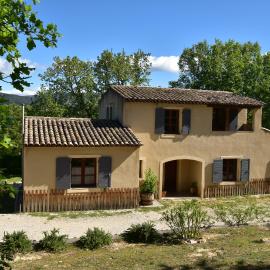 Les Chambres du Luberon & Table d'hôtes，位于洛里的酒店
