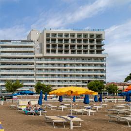 Hotel Columbus，位于利尼亚诺萨比亚多罗的酒店