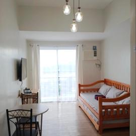 1BR Condo at The Loop，位于Pontud的酒店
