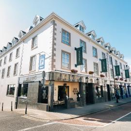 Dillon’s Hotel，位于莱特肯尼的酒店