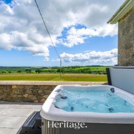 Woodside, Get away with Hot Tub, near Fraserburgh，位于Strichen的酒店
