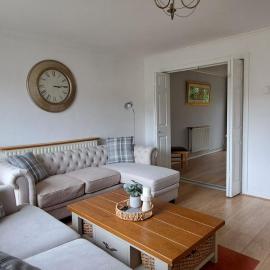 Generous 3 bed in the heart of the village，位于Sawtry的酒店