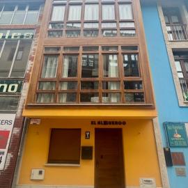 El Albuergo，位于利亚内斯的酒店