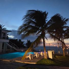 Ventana Va200 at Arecibo 681 Arecibo Ocean Drive，位于阿雷西博的酒店