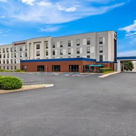 Hampton Inn & Suites Grove City,位于格罗夫城的酒店