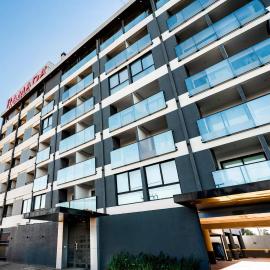 Ramada Suites by Wyndham Asuncion Aeropuerto，位于亚松森的酒店