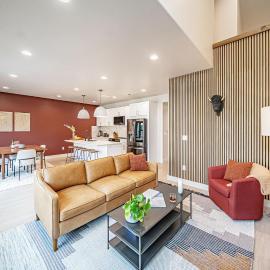 Stylish Townhome Walkable Garage，位于德里格斯的酒店