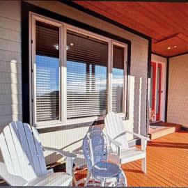 Beaches Downtown Suite In Sechelt，位于锡谢尔特的酒店