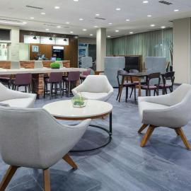 Courtyard by Marriott St. Louis West County，位于Town and Country的酒店