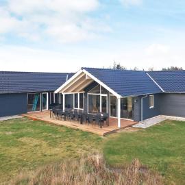 22 person holiday home in Jerup，位于耶鲁普的酒店