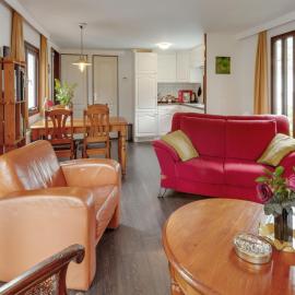 Chalet in Stegeren with use of swimming pool and garden，位于Stegeren的酒店
