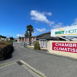 Brit Hotel Essentiel Pau Lescar,位于莱斯卡尔的酒店