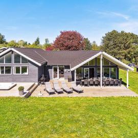 5 star holiday home in Vejby，位于瓦伊比的酒店