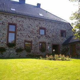 Modern Cottage in Baugnez Malmedy with Sauna，位于Arimont的酒店