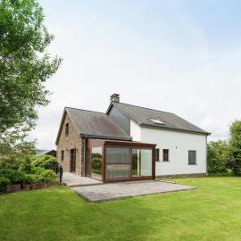 Magnificent Villa in Brisy with Sauna Roofed，位于Brisy的酒店