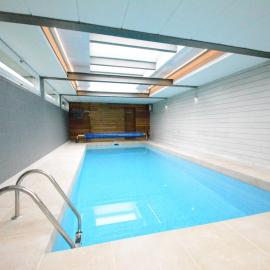 Luxury Pool Villa in Goesnes，位于Goesnes的酒店