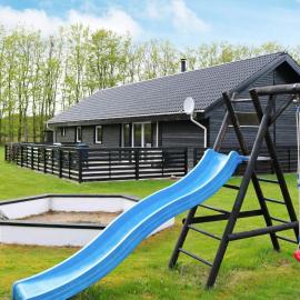 4 star holiday home in Storvorde，位于斯托沃勒的酒店