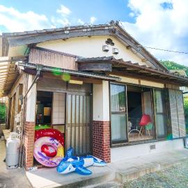 四国旅に最適 川まで徒歩10秒の昭和レトロな一軒家，位于Nakajima的酒店