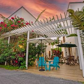 Hotel California Miyakojima Resort,位于宫古岛的酒店