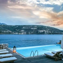 Εn Plo Luxury Suites，位于卡拉沃斯塔西翁的酒店