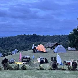 Johanna's Farm and Camping Ground，位于Inabanga的酒店