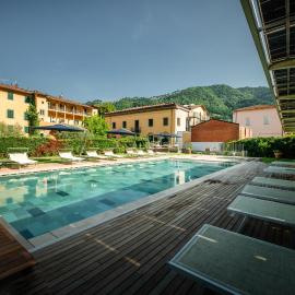 Park Hotel Regina - with air-condition and outdoor heated pool,位于巴尼-迪卢卡的酒店