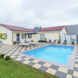 Ferienhaus in Markdorf mit Pool，位于马克多夫的酒店