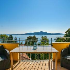 Lake Maggiore View Apt Meina