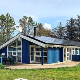 10 person holiday home in Ålbæk，位于Skram的酒店