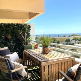 Lux Apt in Priv Condo with Pool, near Beach, Parking & Easy Access to Lisbon，位于帕雷迪的酒店