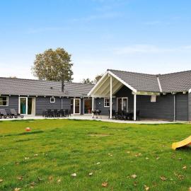 5 star holiday home in Tisvildeleje，位于齐斯维勒莱厄的酒店