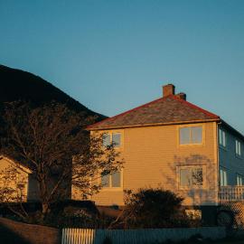 Kommahuset，位于Ervik的酒店