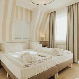 Villa Strandperle IV Jahreszeiten Kühlungsborn,位于奥斯赛拜-屈隆斯博恩的酒店