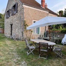 Jolie maison avec jardin, forêt, 45 min de Paris，位于Janville-sur-Juine的酒店