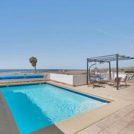 Casa Aurora Private Villa with Heated Pool，位于Güime的酒店